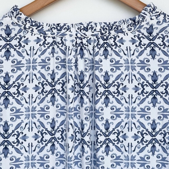 💙White House Black Market Blue and White Embellished Long Sleeve Blouse💙 - Picture 5 of 10